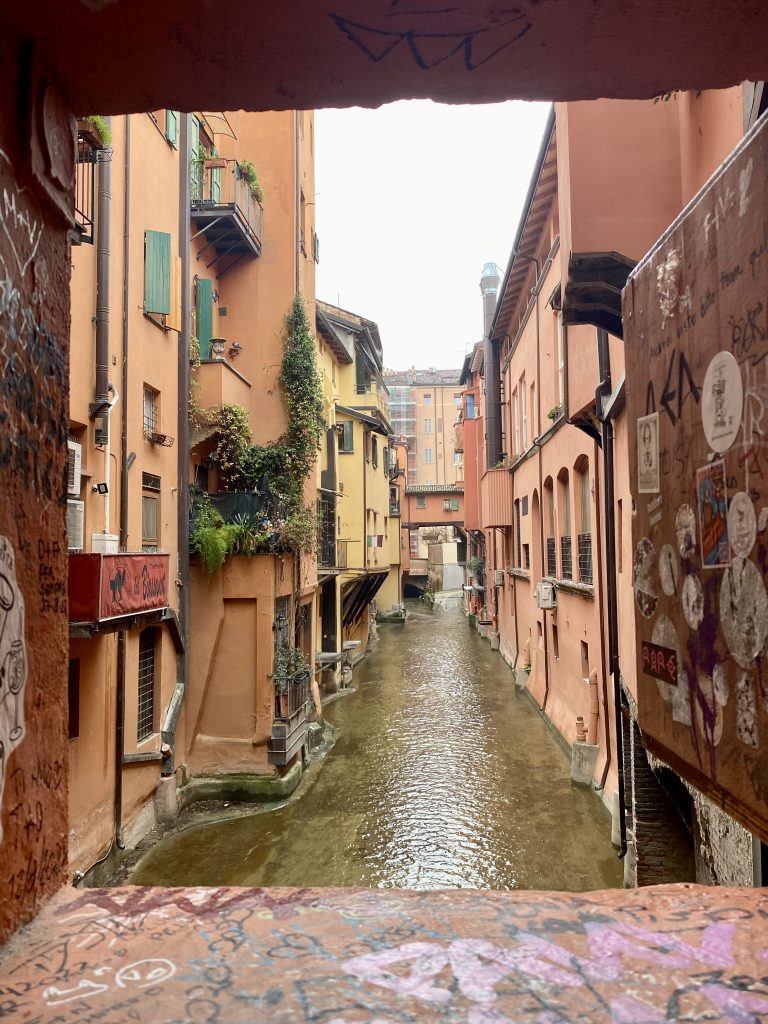 Finestrella di Via Piella